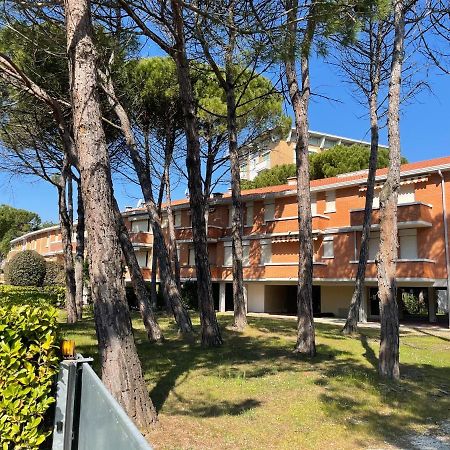 Twin Pine Trees Flats, Near Beach بيبيوني المظهر الخارجي الصورة
